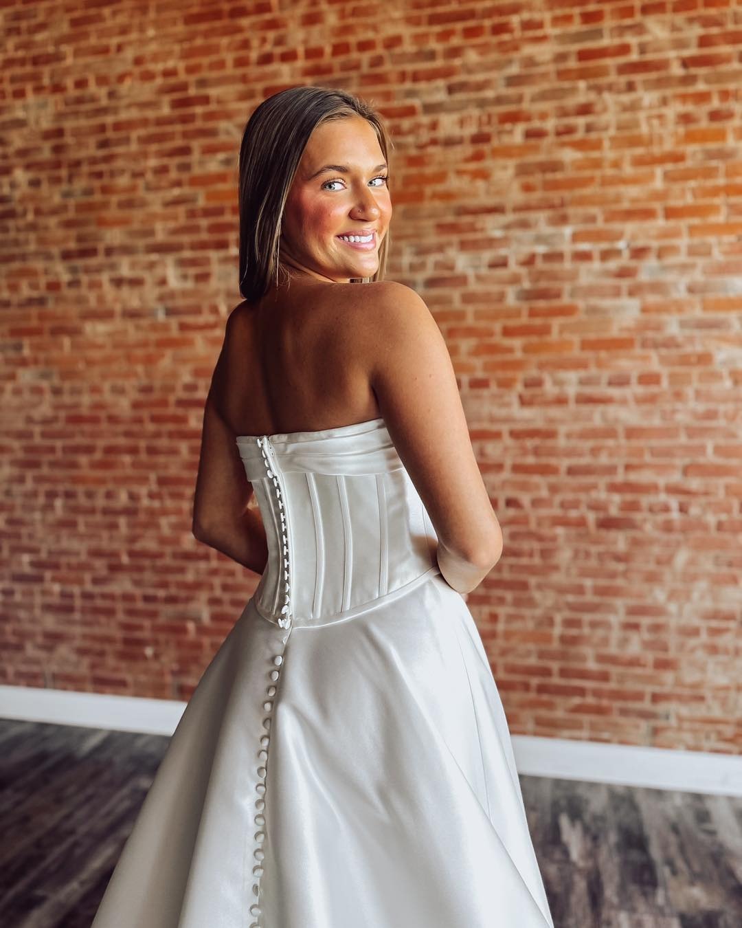 Sweetheart Corset Satin Wedding Dresses for Bride A Line Strapless Wedding Gowns HE1119