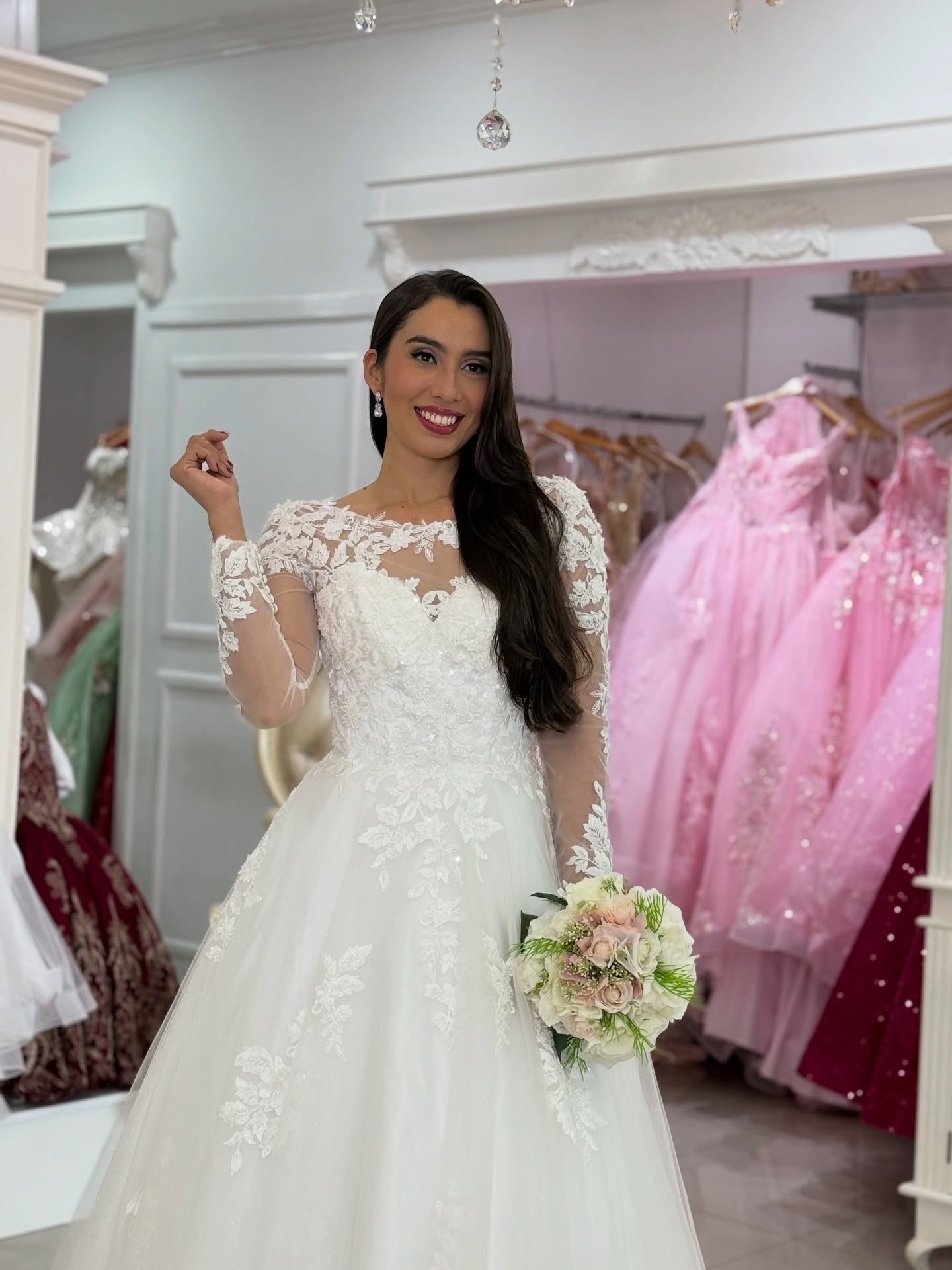 Women's Long Sleeves Tulle Wedding Dresses Lace Appliqued Bridal Gowns HE1109