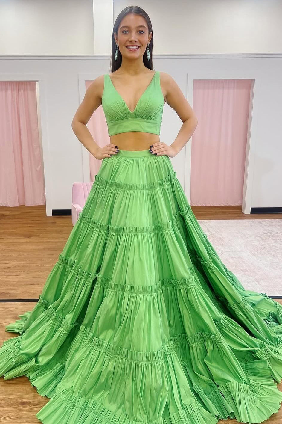 Two Pieces Green Prom Dresses Long for Women V Neck Evening Party Gowns HE022