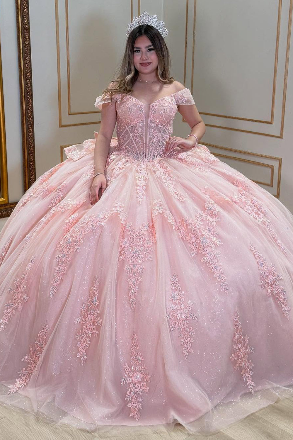 Gorgeous Tulle Lace Appliqued Beaded Sweet 16 Pink Quinceanera Dresses with Bow HE688
