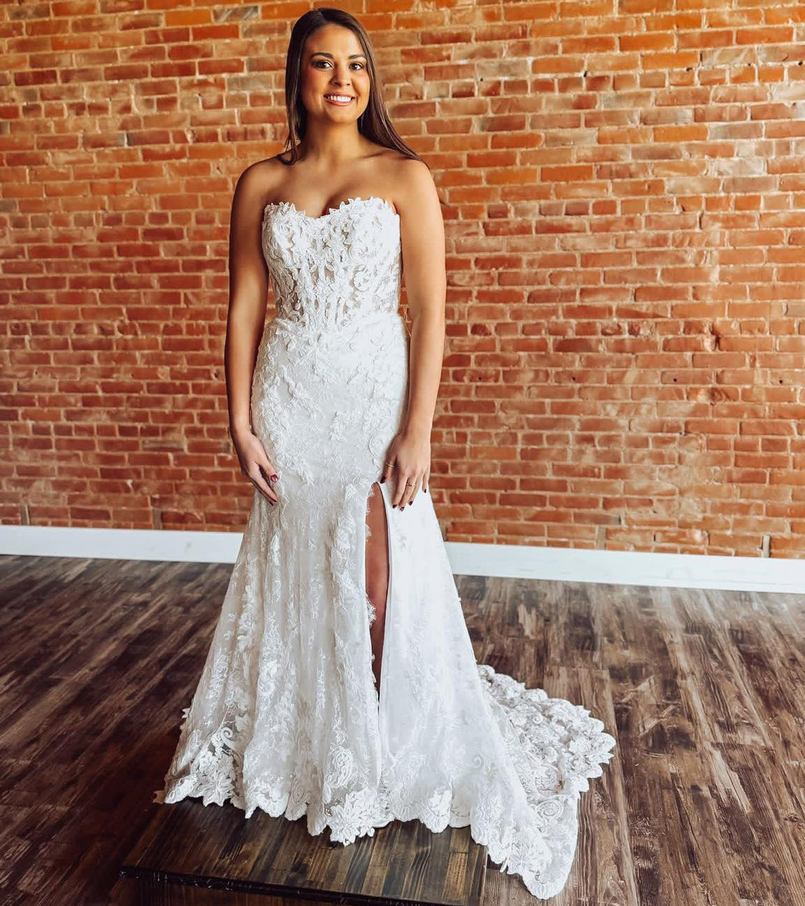 Strapless Mermaid Tulle Lace Appliqued Beach Wedding Dresses for Women HE1566