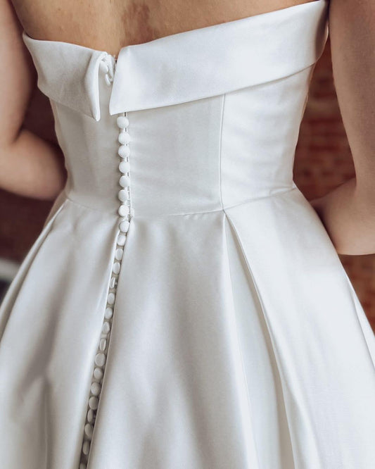 A Line Sweetheart Satin Wedding Dresses Plus Size Strapless Wedding Gowns HE1565