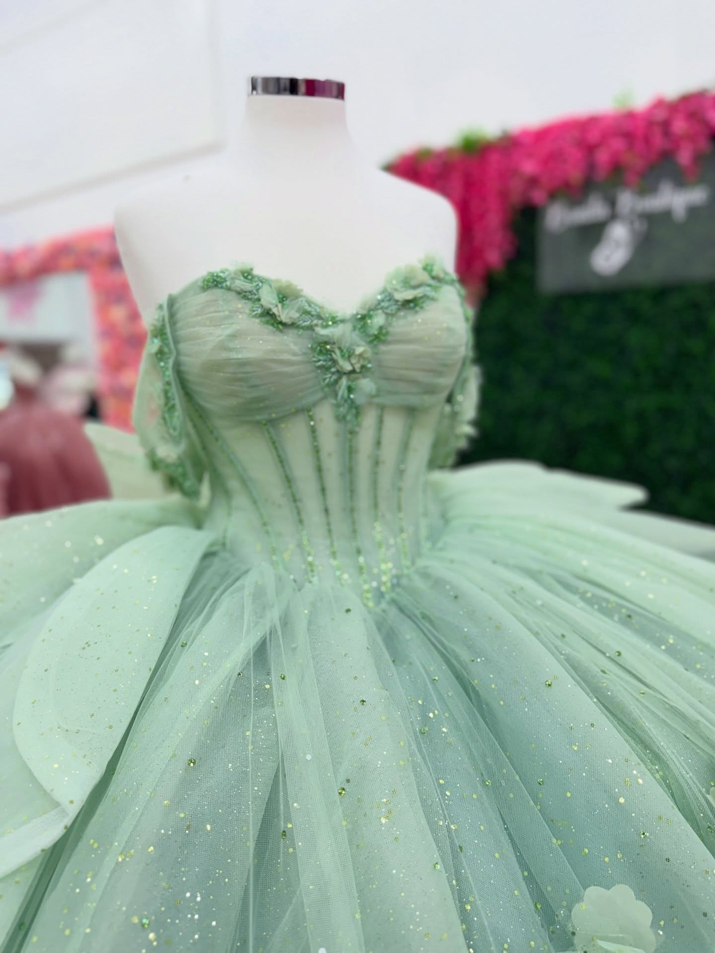 Off Shoulder Tulle Ruffled Green Quinceanera Dresses with Lace Appliqued HE1559