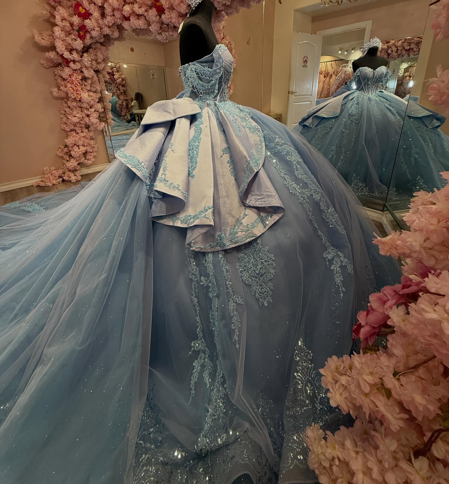 Glittery Tulle Lace Appliqued Off Shoulder Blue Quinceanera Dresses for Sweet 16 HE1573