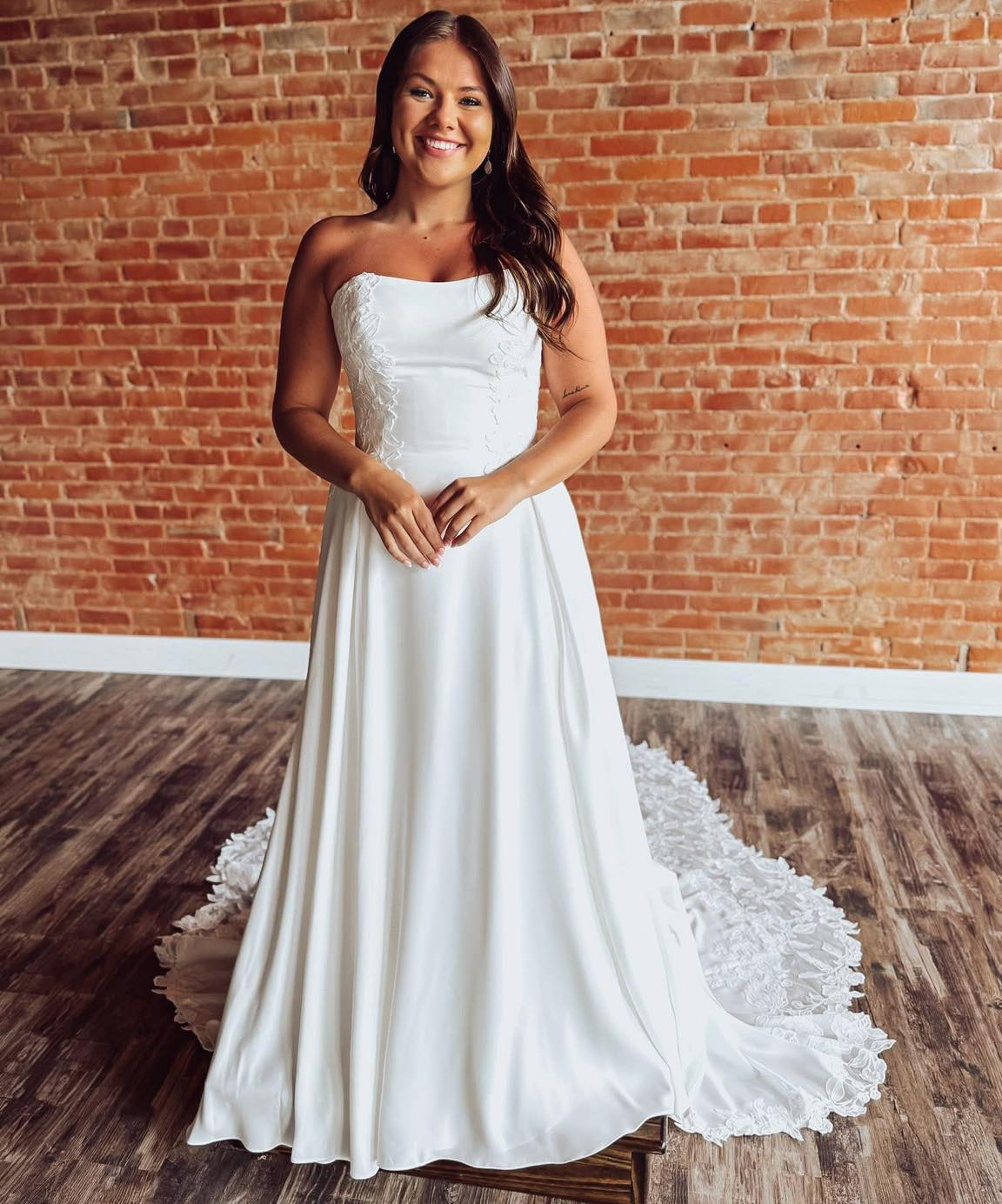 Strapless Satin Lace Appliqued Wedding Dresses for Bride A Line Beach Wedding Gowns HE1784