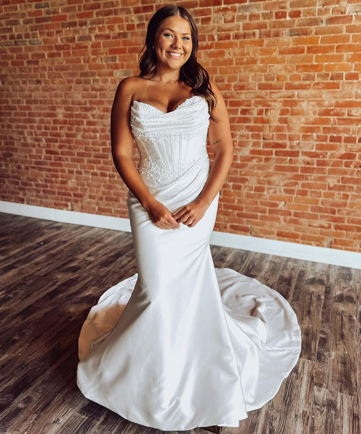 Mermaid Satin Wedding Dresses for Bride Sweetheart Pleated Beaded Wedding Gown HE1786