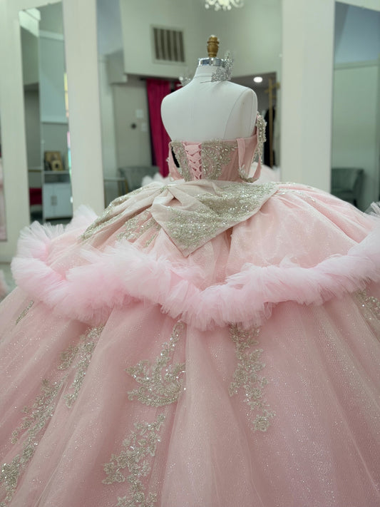 Tulle Ruffled Pink Quinceanera Dresses Off Shoulder Luxury Appliqued Celebration Gowns HE2007