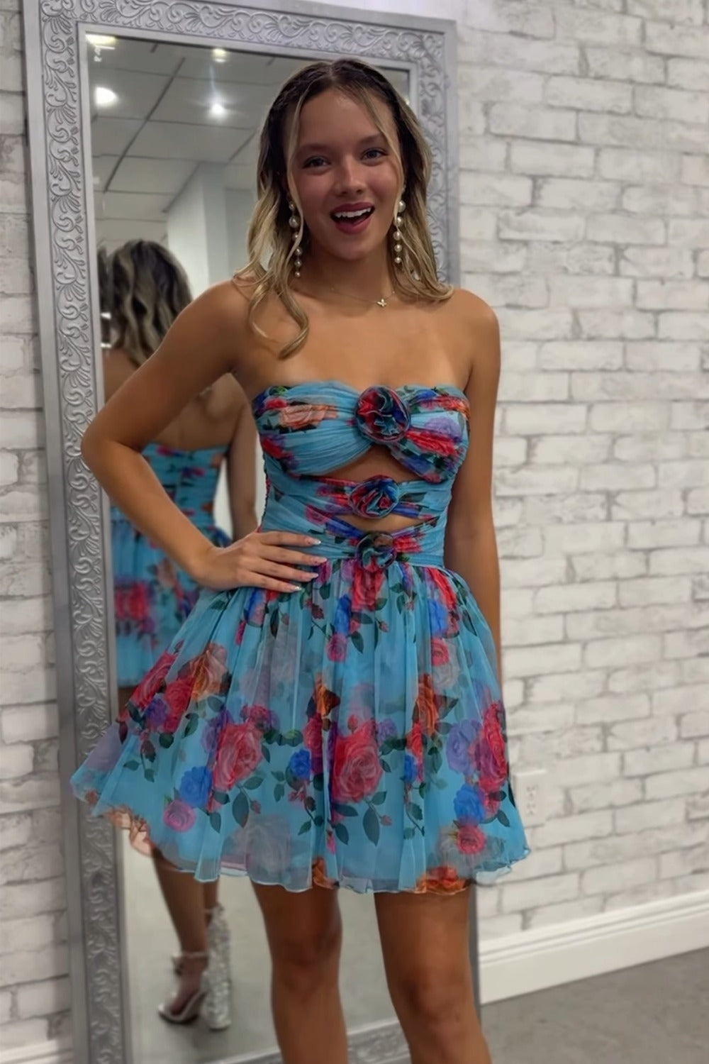 Vestido de fiesta corto sin tirantes de gasa azul floral, corte A, HE628