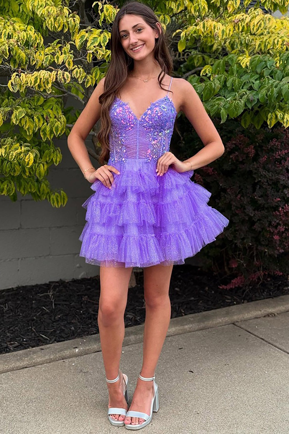 Vestido de fiesta corto con corsé, volantes y lentejuelas en tul lavanda brillante HE636