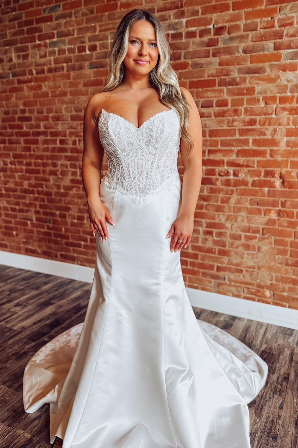 Mermaid Satin Corset Lace Wedding Dresses Sweetheart Bride Wedding Gowns with Long Train HE1159