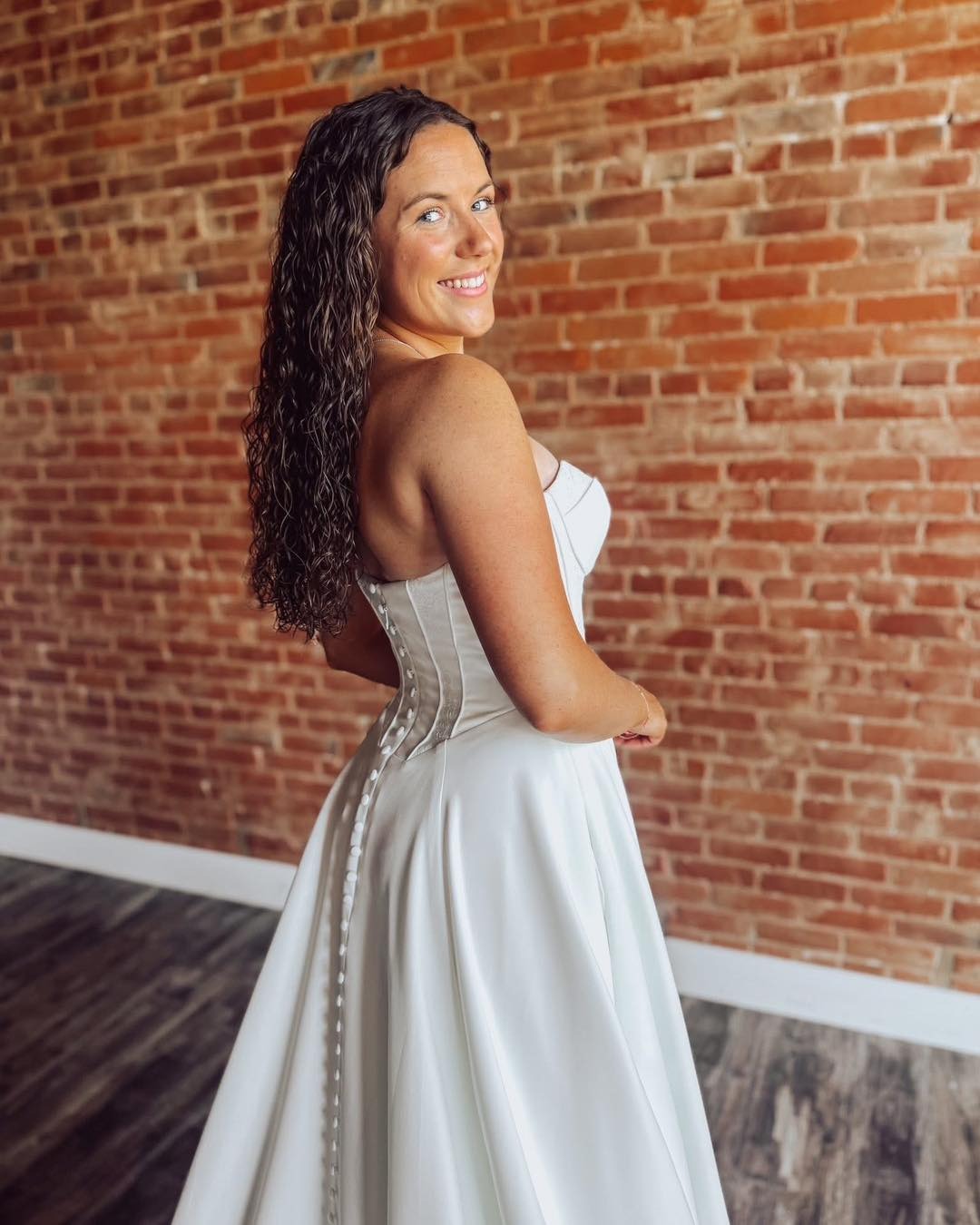 Satin A Line Sweetheart Wedding Dresses Corset Bride Wedding Gowns with Detachable Sleeves HE1147