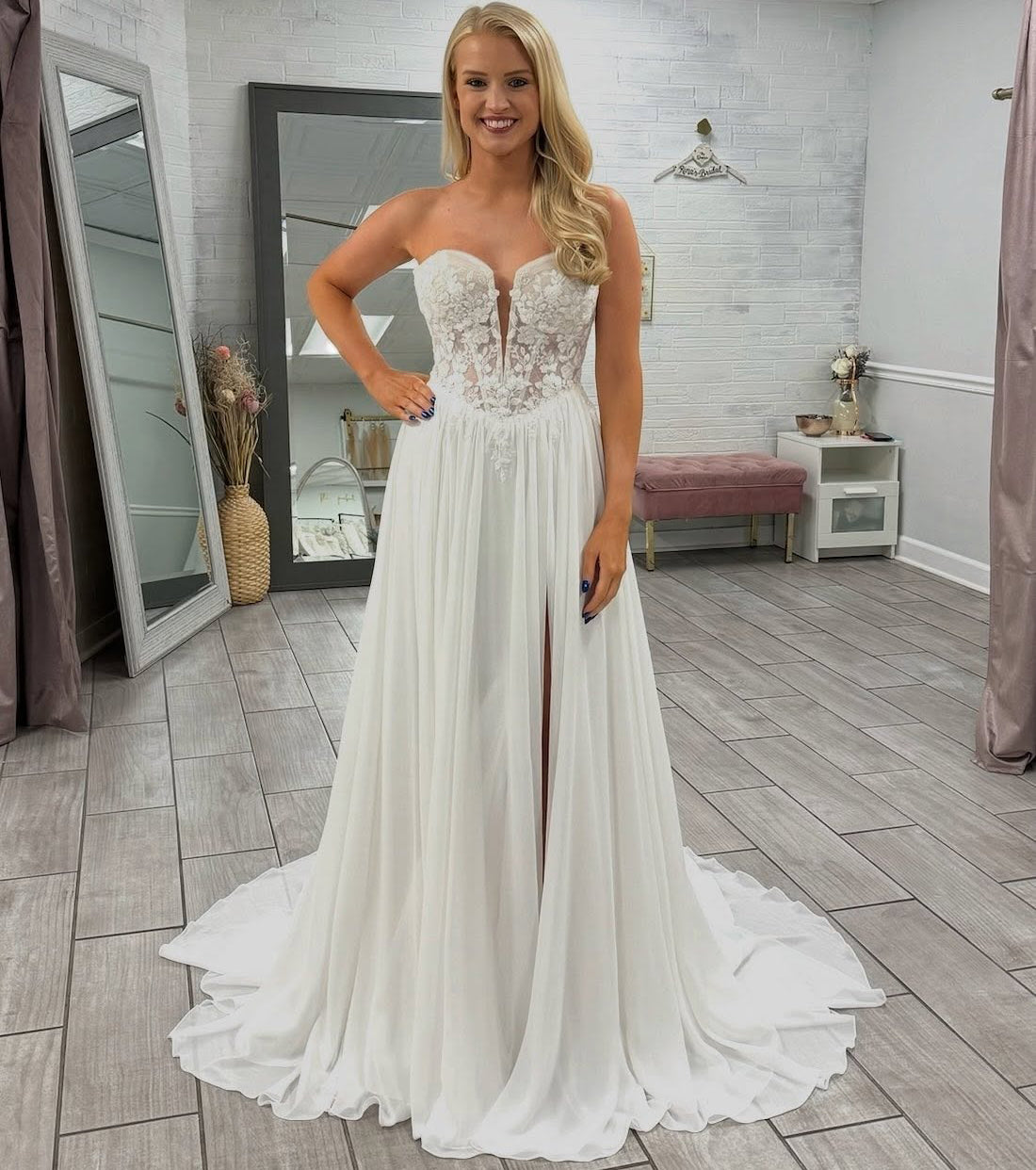 Strapless A Line Beach Wedding Dresses Tulle Lace Flower Bride Wedding Gown HE1453