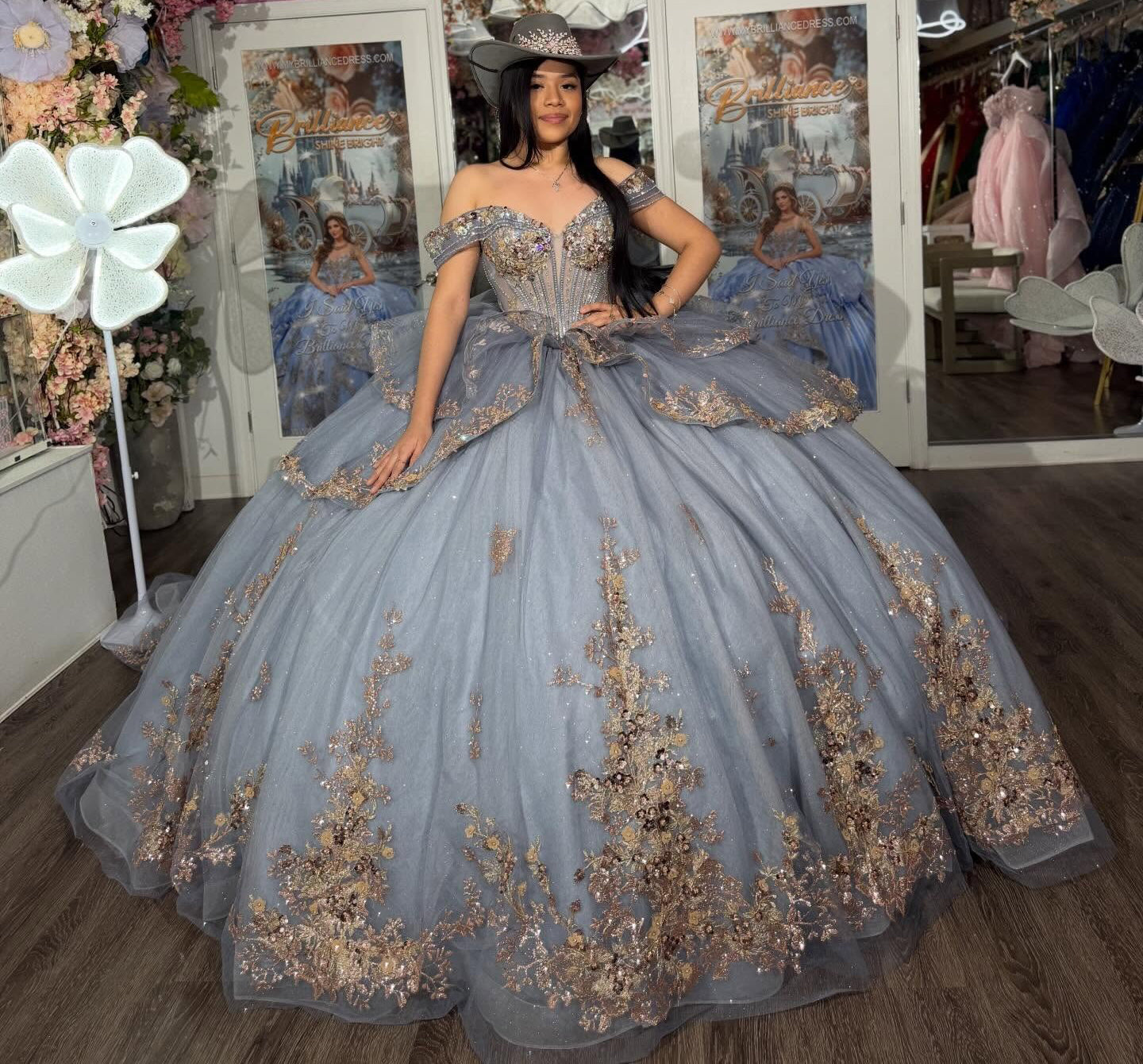 Off Shoulder Lace Appliqued Sweet 15 Quinceanera Dresses Princess Birthday Party Gowns HE1358