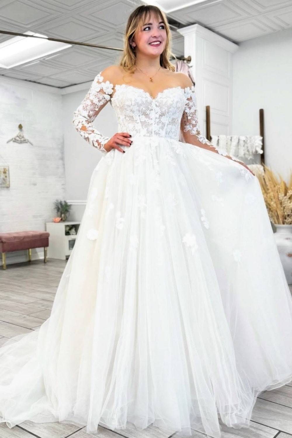 Long Sleeves A Line Beach Wedding Dresses Tulle Lace Appliqued Bride W – Hebebridal