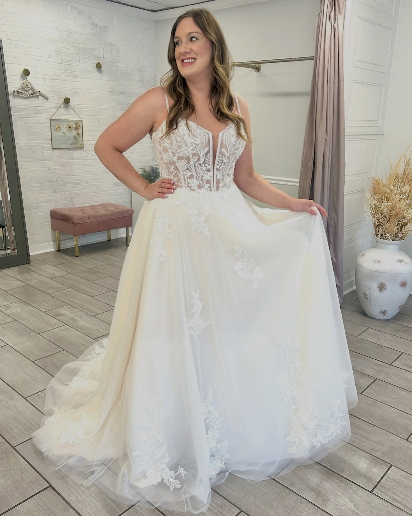A Line Beach Wedding Dresses Sweetheart Tulle Lace Appliqued Bridal Wedding Gown HE1451