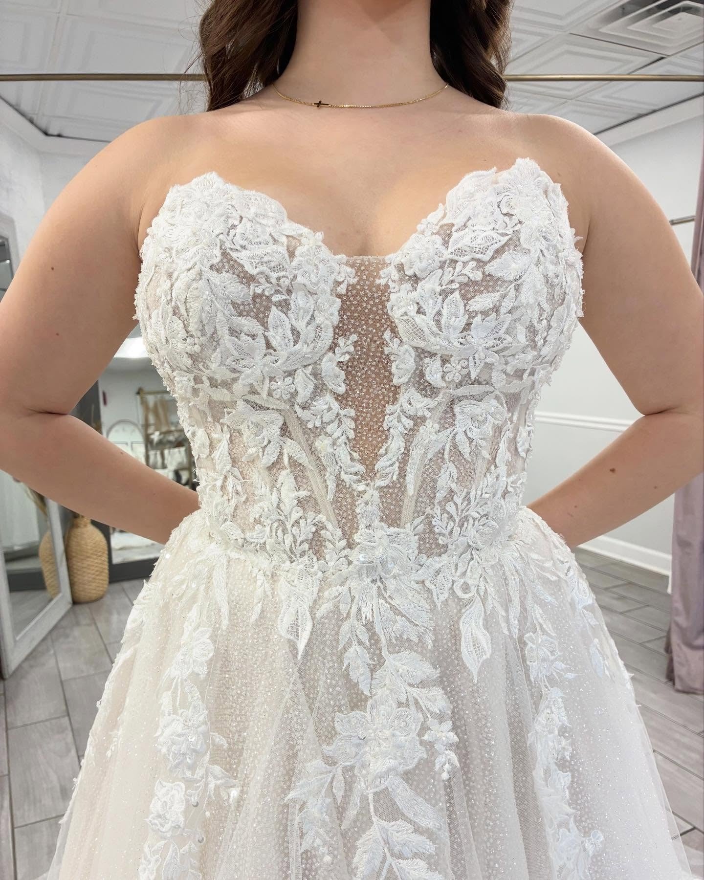 A Line Boho Wedding Dresses Strapless Tulle Lace Beach Bridal Wedding Gowns HE1448