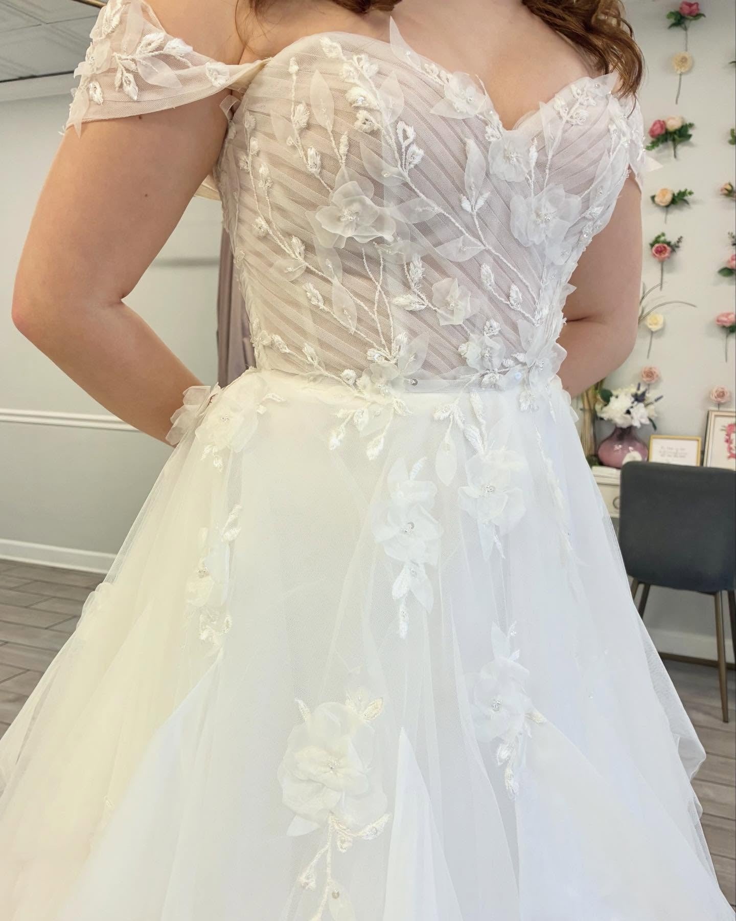 Women's Lace Off Shoulder Boho Wedding Dresses A Line Tulle Wedding Gowns HE1432