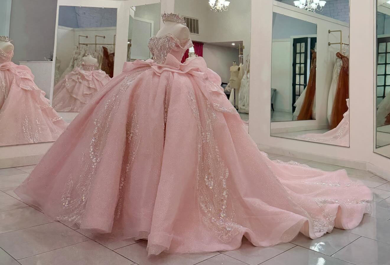 Ball Gown Luxury Crystal Beaded Quinceanera Dresses Pink Sweet 15 Birthday Gown HE1277