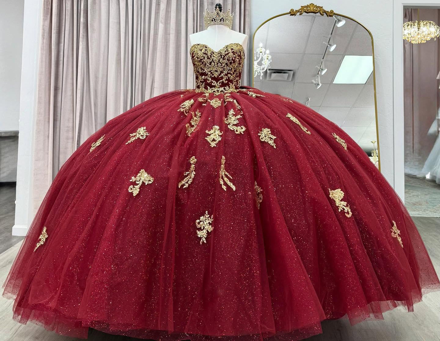 Sweetheart Ball Gown Red Quinceanera Dresses Strapless Appliqued Sweet 16 Party Gowns HE1299