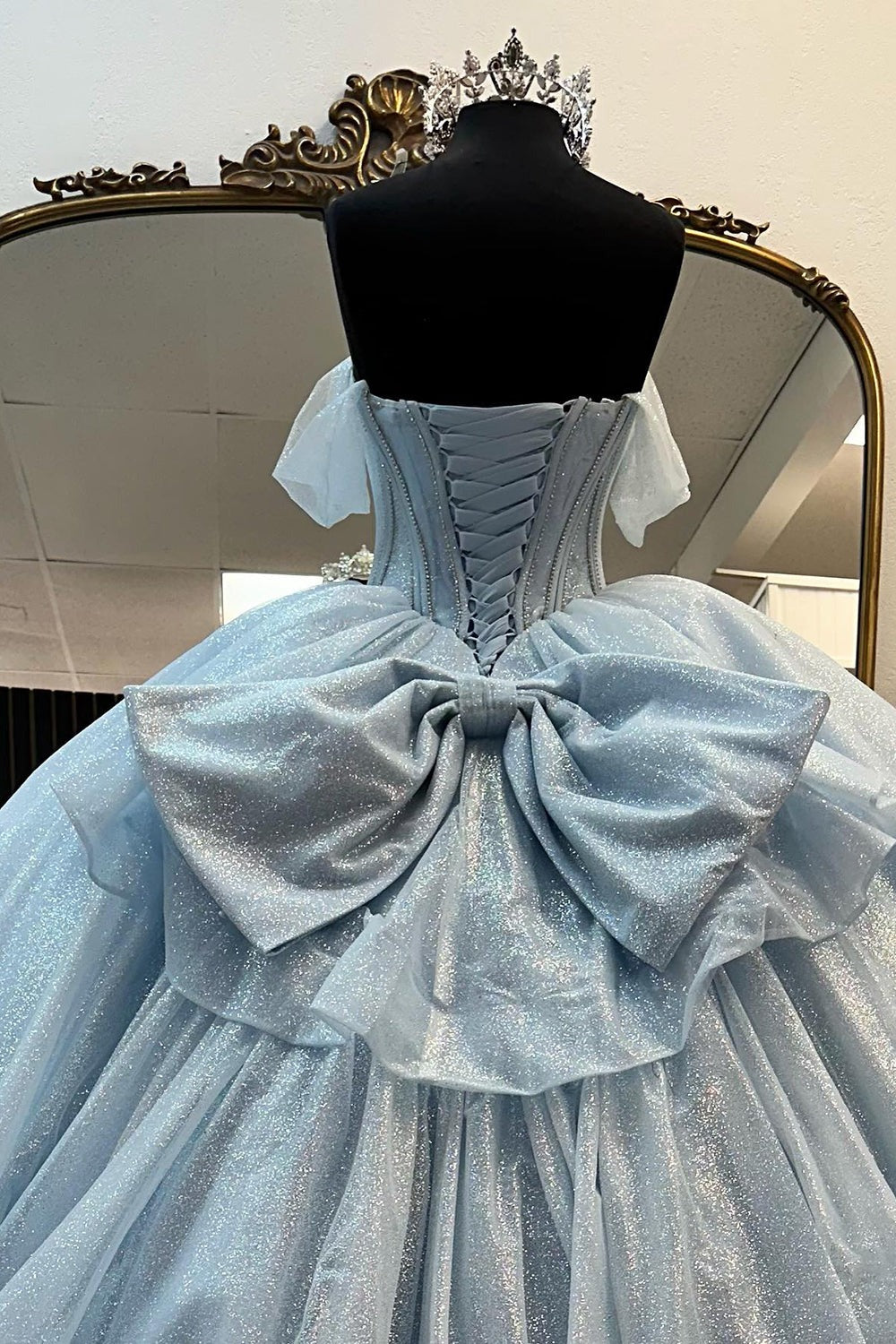HE055-Glittery Tulle Ball Gown Quinceanera Dresses Off Shoulder Sweet 16 Prom Gowns Big Bow Birthday Party Dresses