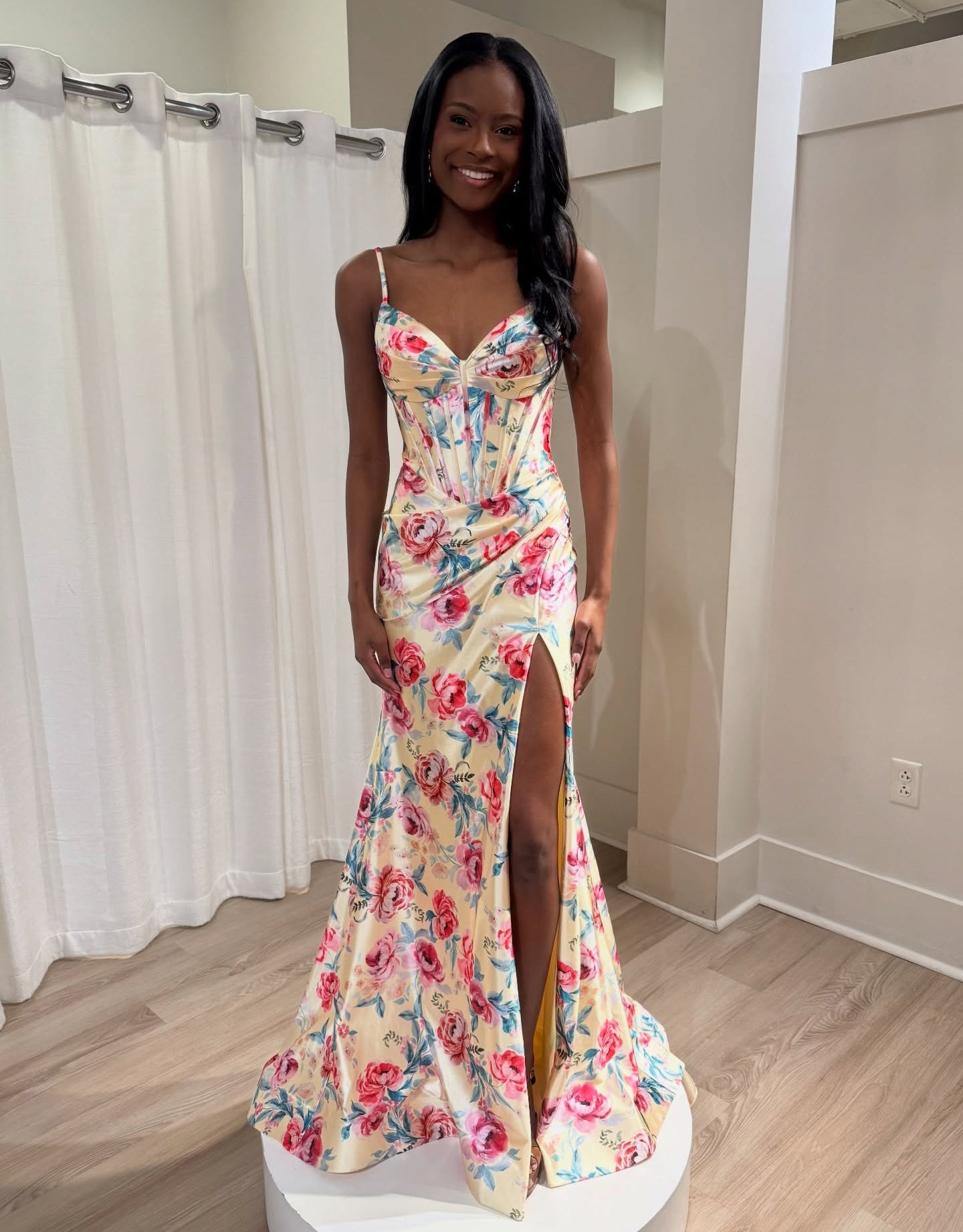 Vestido de noche largo de sirena con un hombro descubierto y lentejuelas brillantes, HE370