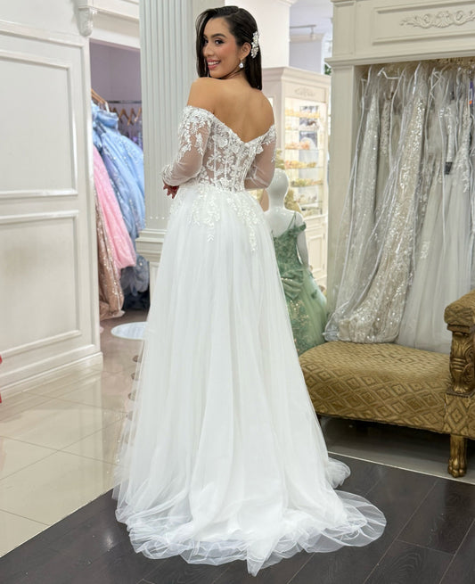 Long Sleeves A Line Wedding Dresses Tulle Appliqued Beach Bridal Wedding Gowns HE1347
