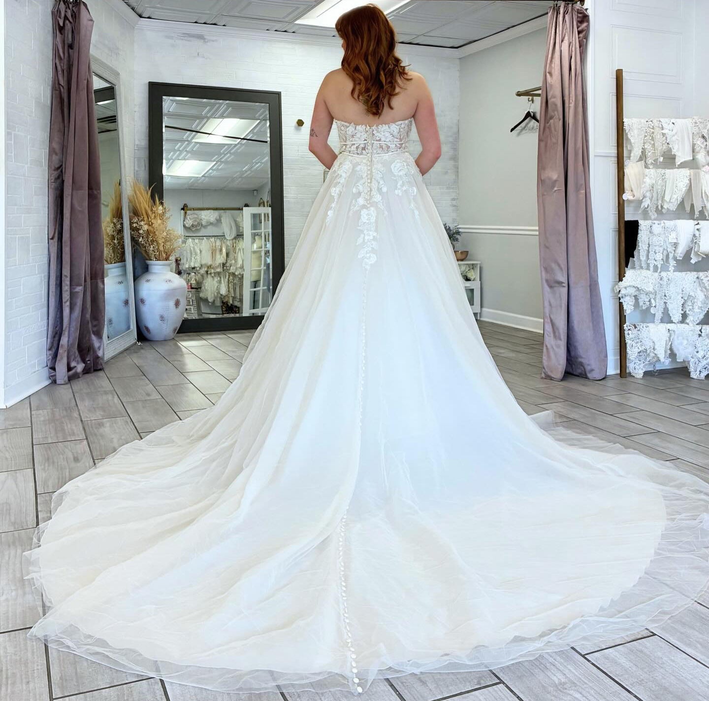Sweetheart A Line Tulle Wedding Dresses Lace Appliqued Boho Bride Wedding Gown HE1431