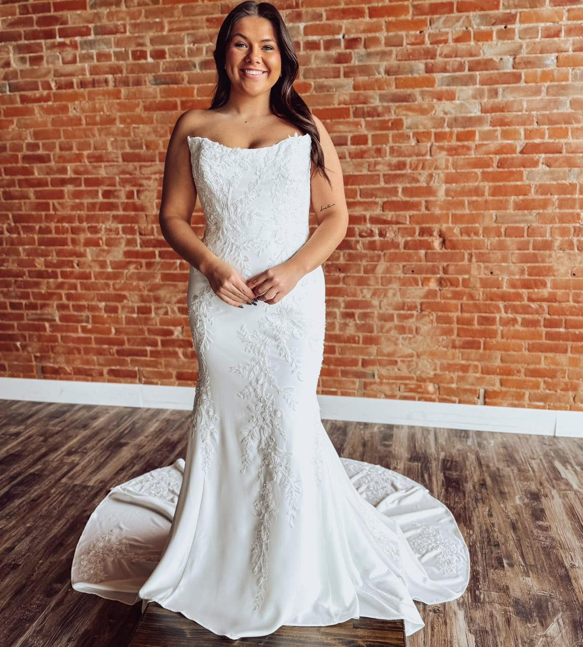 Mermaid Satin Appliqued Wedding Dresses Strapless Boho Wedding Gowns for Bride HE1423