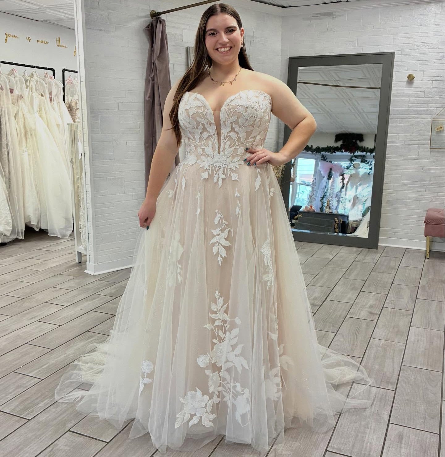 Plus Size Tulle Lace Appliqued Boho Wedding Dresses for Bride A Line Wedding Gowns HE1447