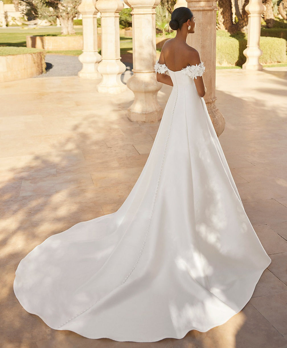 Women's A Line Satin Appliqued Plus Size White Wedding Dresses with Pockets HE875