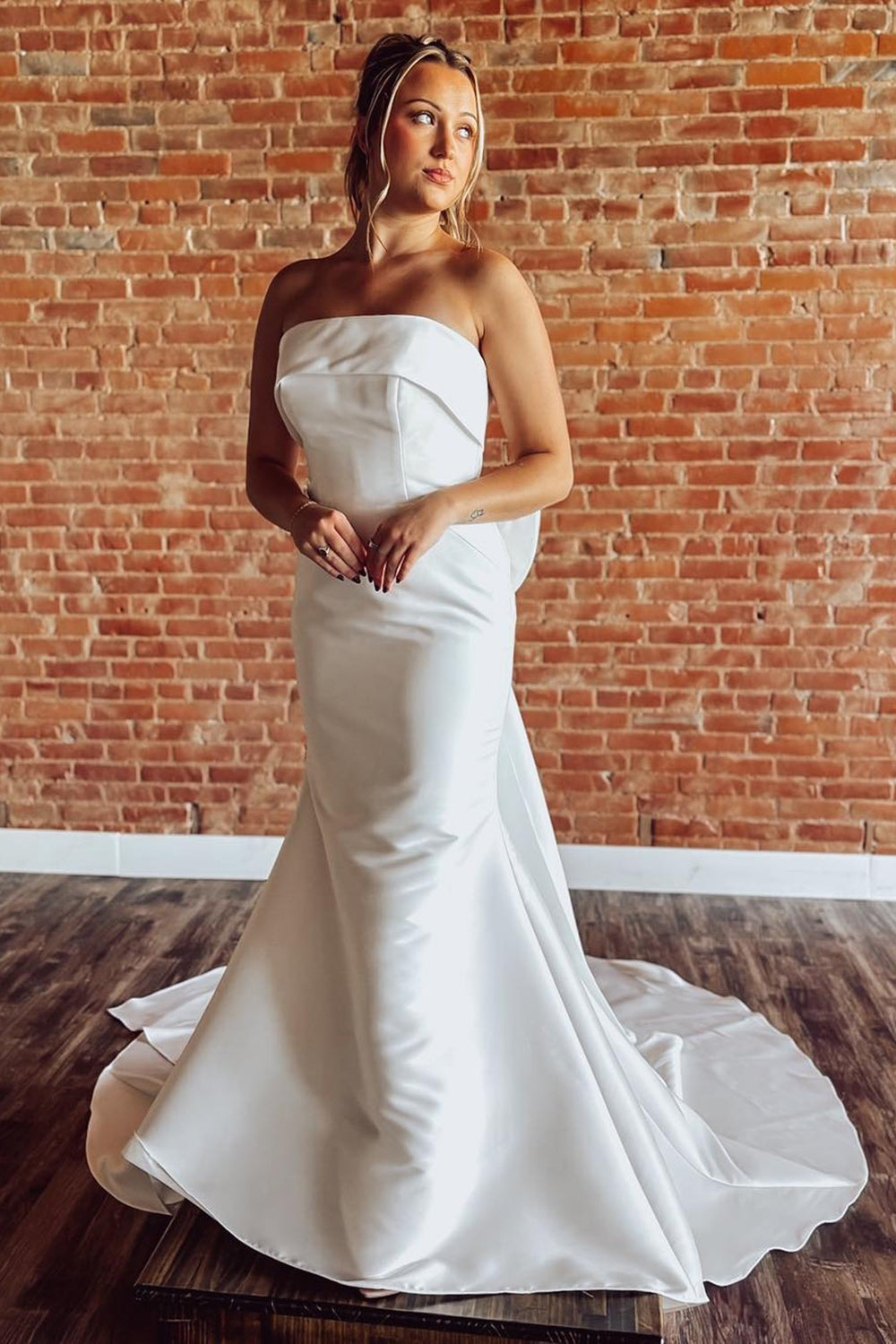 Satin Strapless Bowknot Wedding Dresses Mermaid Sweetheart Wedding Gowns for Bride HE1117