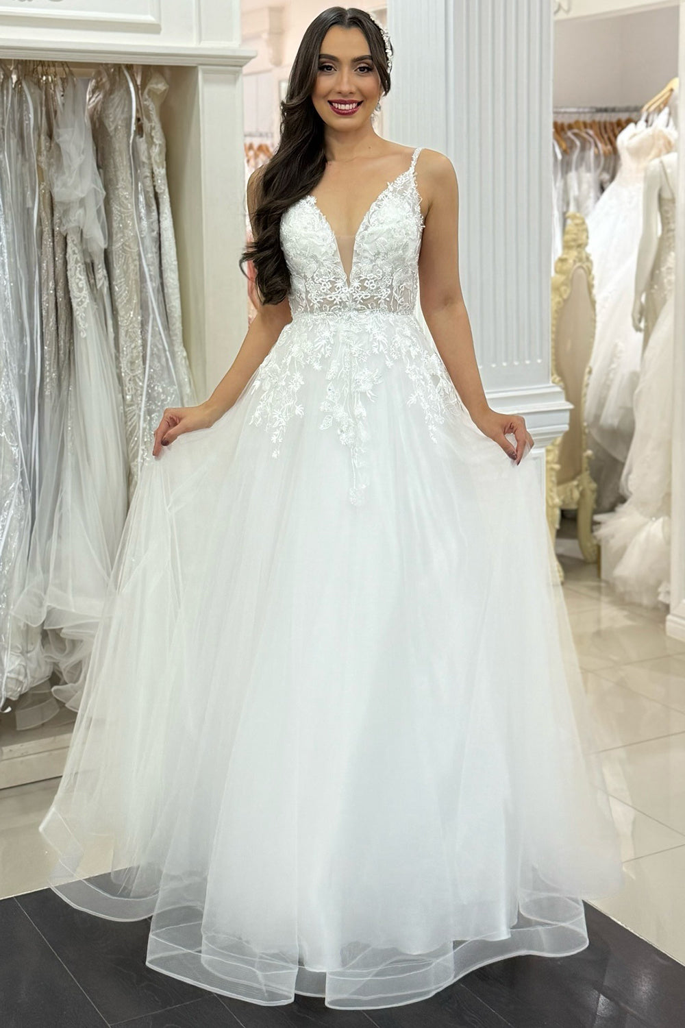 Women's A Line V Neck Wedding Dresses Plus Size Beach Tulle Appliqued Wedding Gowns HE1057