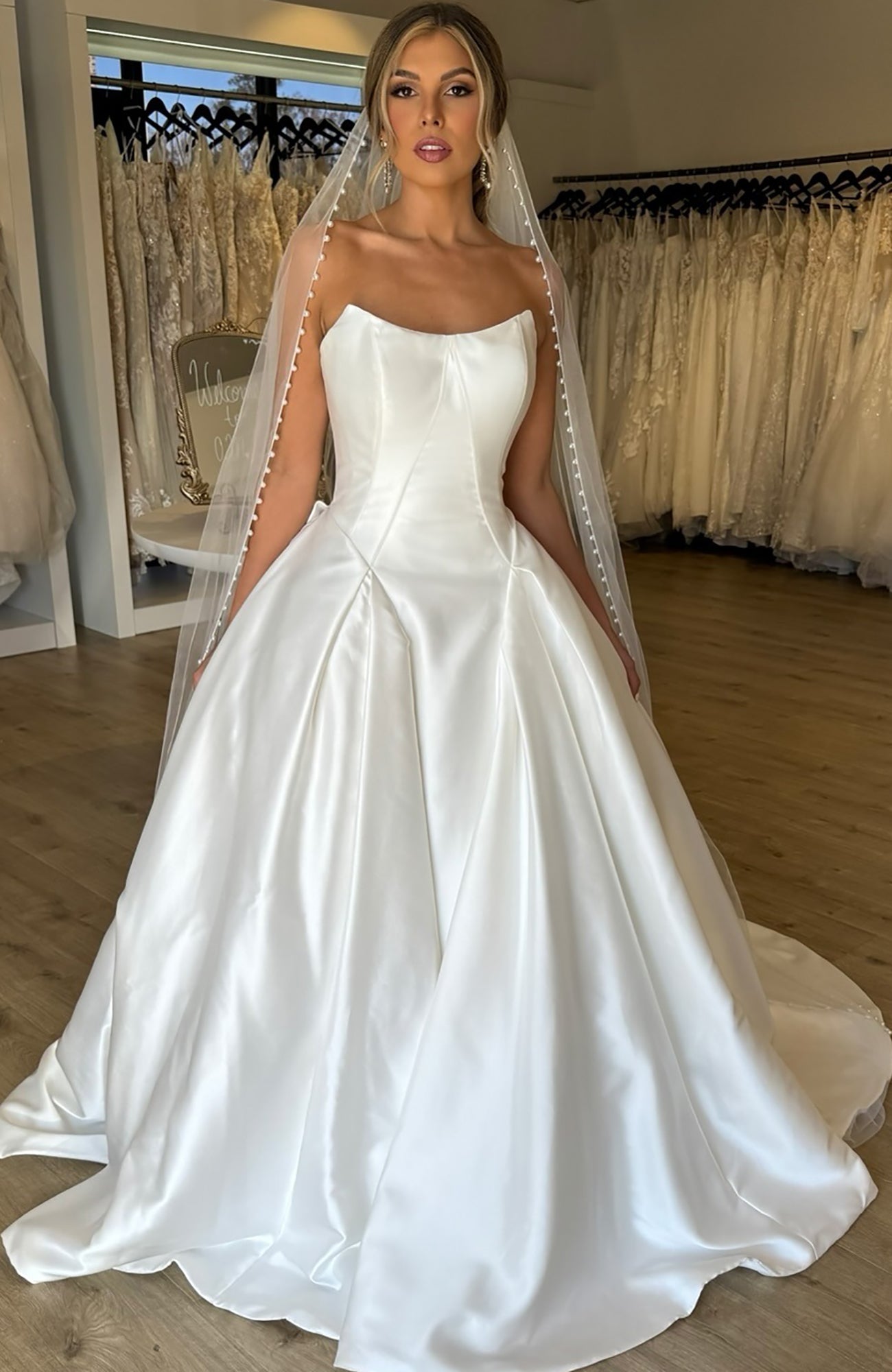 Women's White Satin A Line Corset Wedding Dresses Sweetheart Simple Bridal Wedding Gowns HE1001