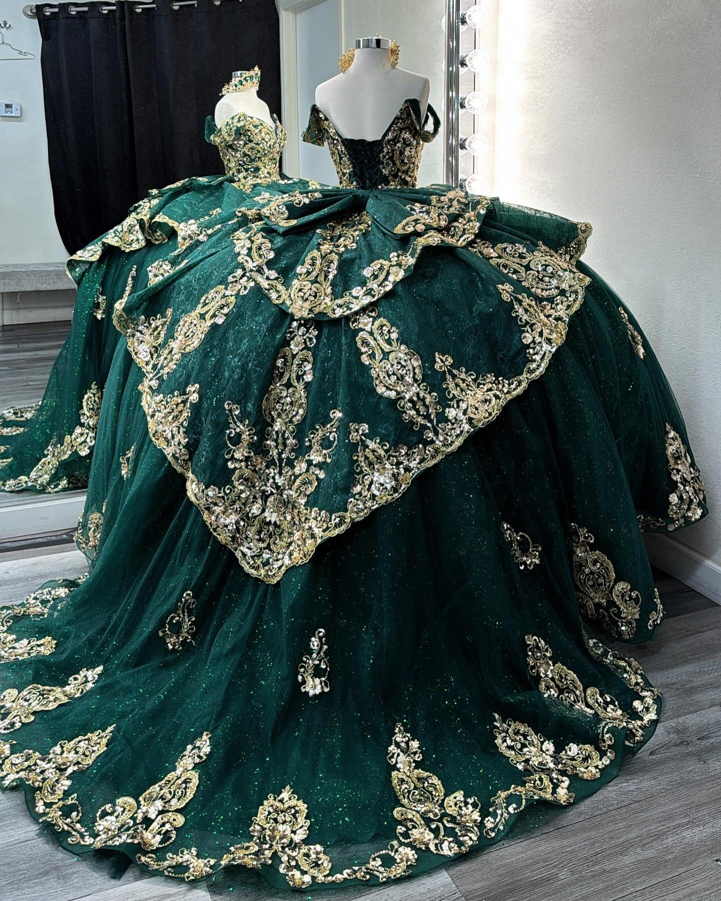 Glittery Tulle Lace Appliqued Sweet 16 Green Quinceanera Dresses with Ruffles HE942