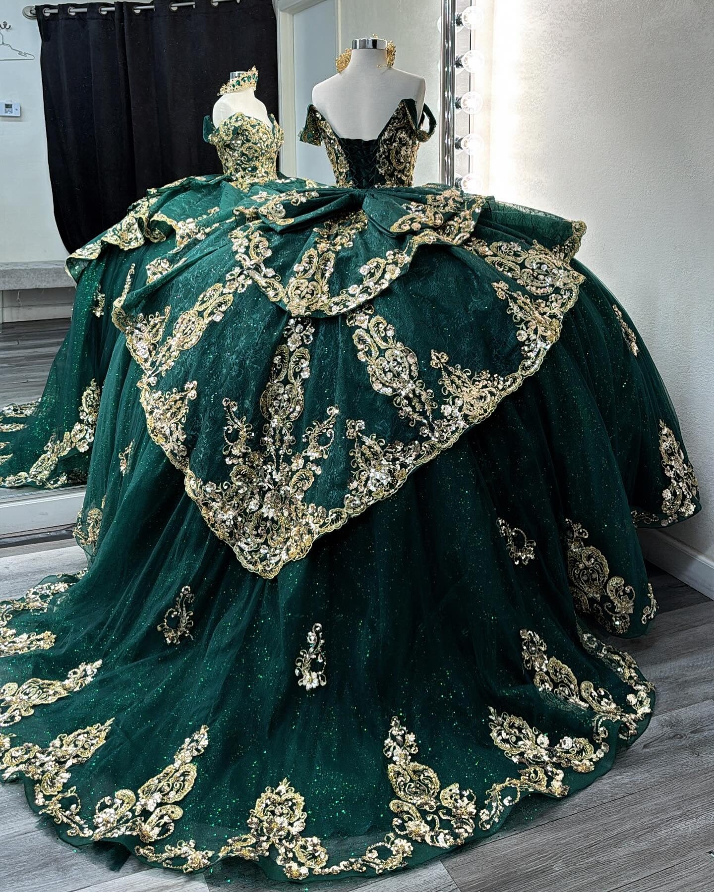 Glittery Tulle Lace Appliqued Sweet 16 Green Quinceanera Dresses with Ruffles HE942