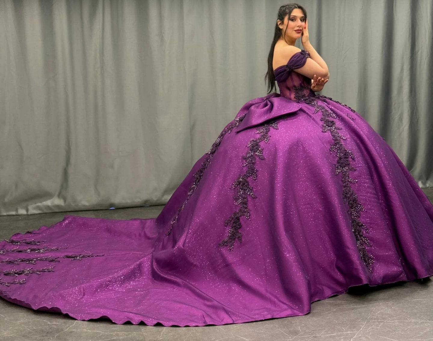 HE168 - Vestido de quinceañera de satén con hombros descubiertos y apliques de encaje, estilo princesa, para fiesta de graduación y cumpleaños