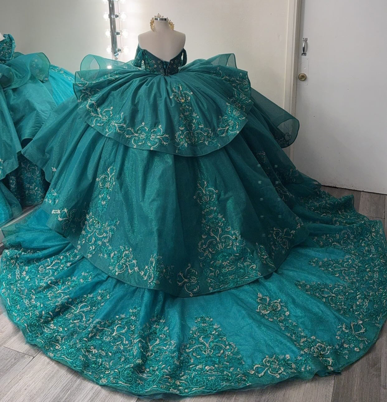 Emerald Green Tulle Lace Beaded Off Shoulder Quinceanera Dresses for Birthday HE936