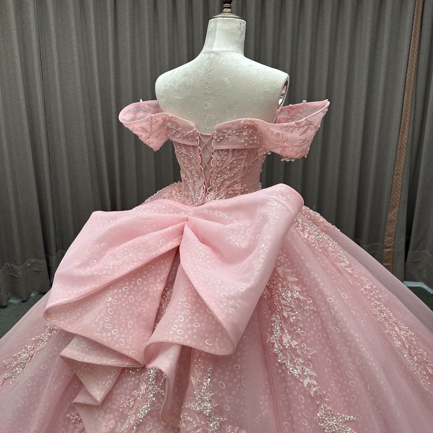 HE286-Pink Gorgeous Off Shoulder Quinceanera Dresses Tulle Lace Beaded Sweet 16 Sleeveless Birthday Party Dresses