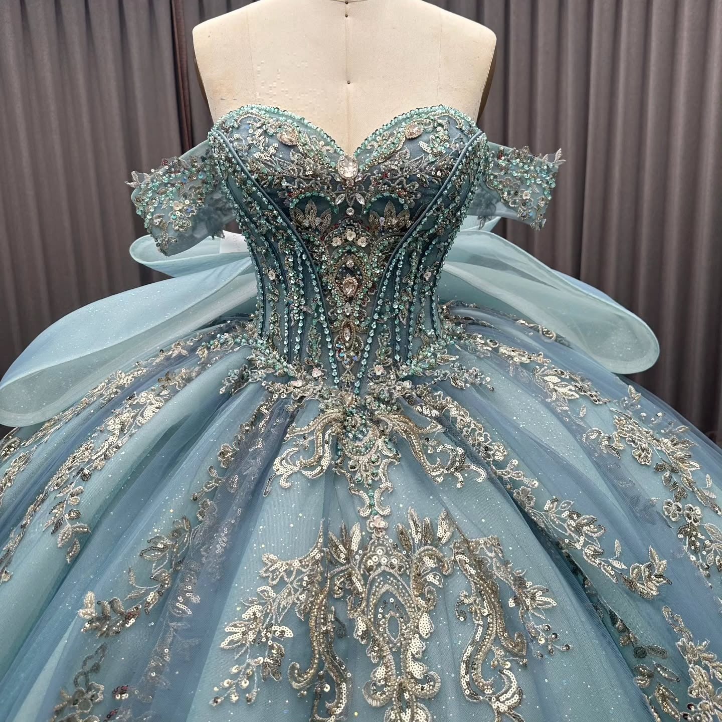 HE278-Off Shoulder Princess Quinceanera Dresses Ball Gown Glittery Tulle Lace Beaded Birthday Party Dresses for Sweet 16