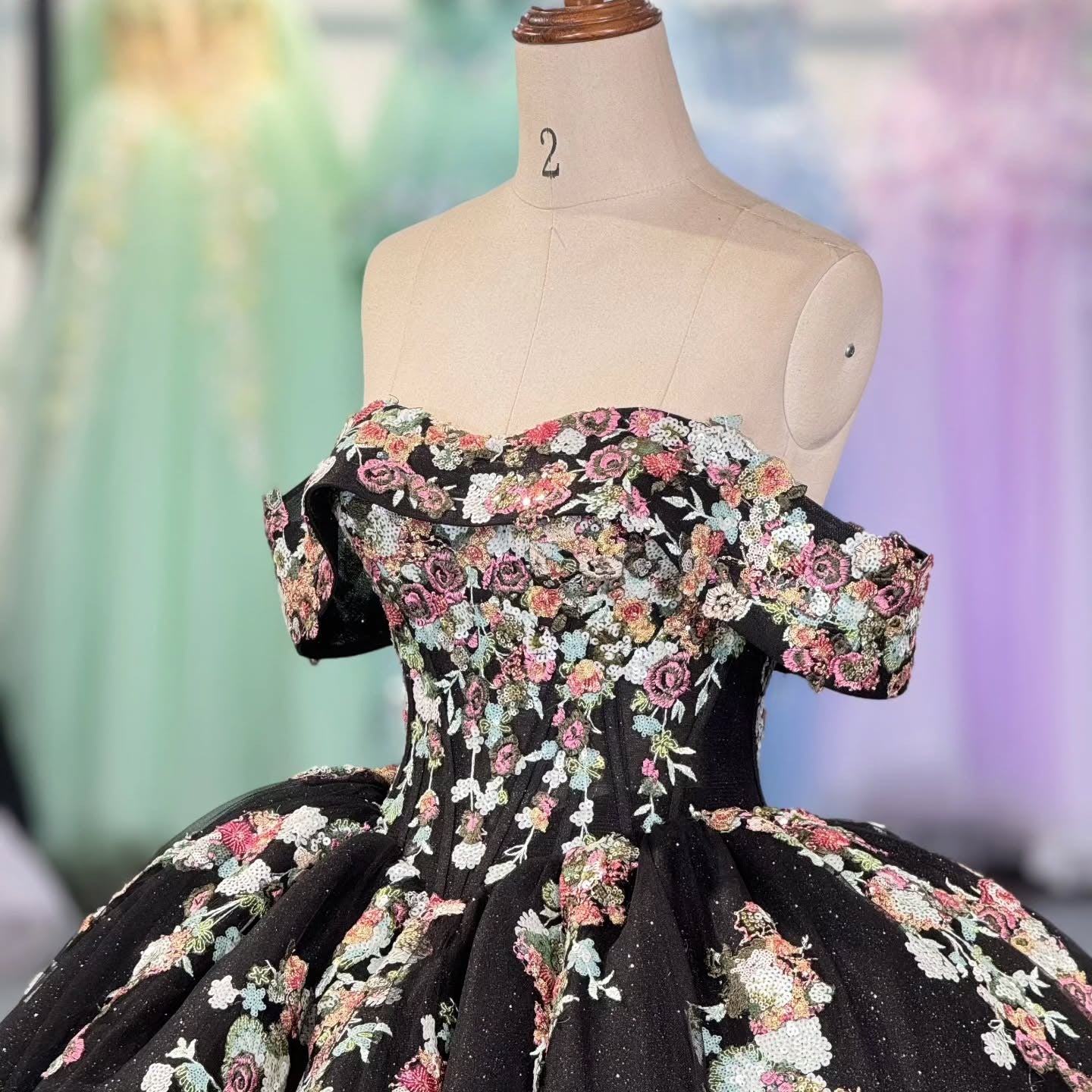 HE279-Princess Black Quinceanera Dresses Off Shoulder Tulle Lace Appliques Sweet 16 Dresses Ball Gown Birthday Party Dresses