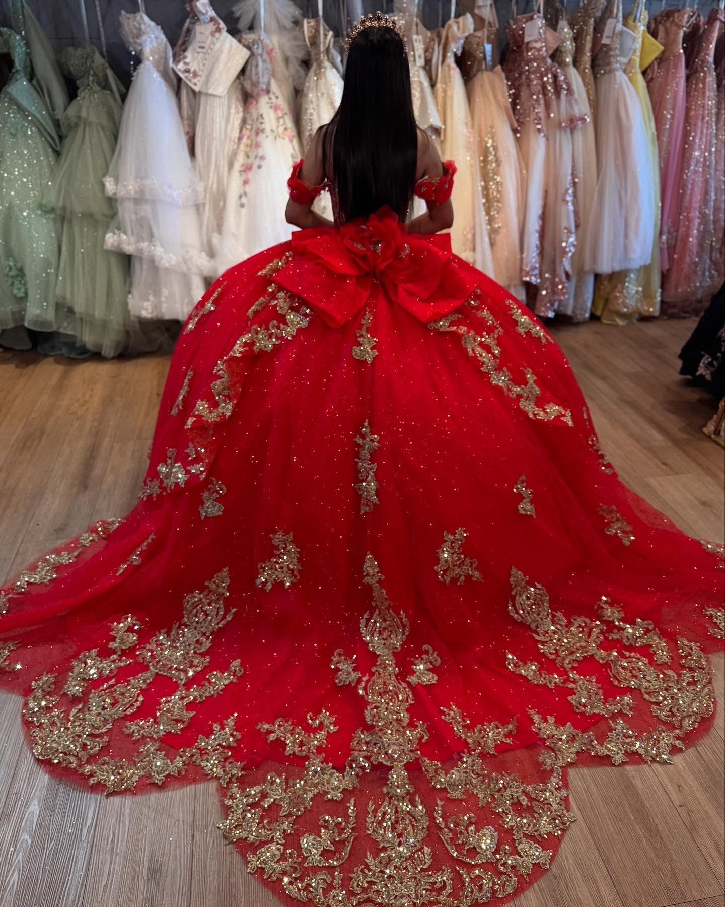 HE379-Red Ball Gown Quinceanera Dresses Off Shoulder Princess Sweet 16 Gowns Tulle Appliques Prom Party Dresses