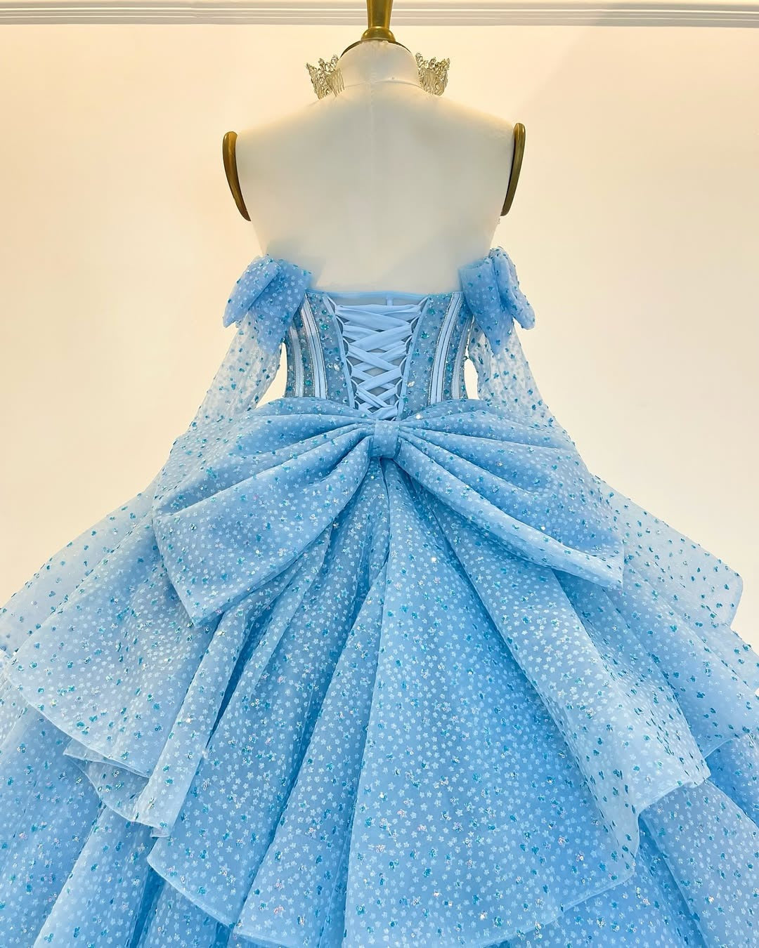 Vestido de quinceañera de tul brillante con hombros descubiertos, estilo princesa, para fiesta de dulces 16, HE427
