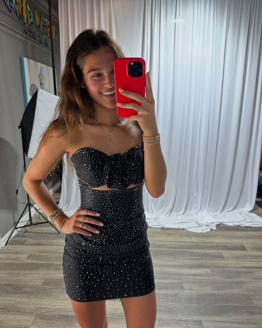 Vestidos de fiesta sin tirantes con escote corazón de satén y cuentas HE488