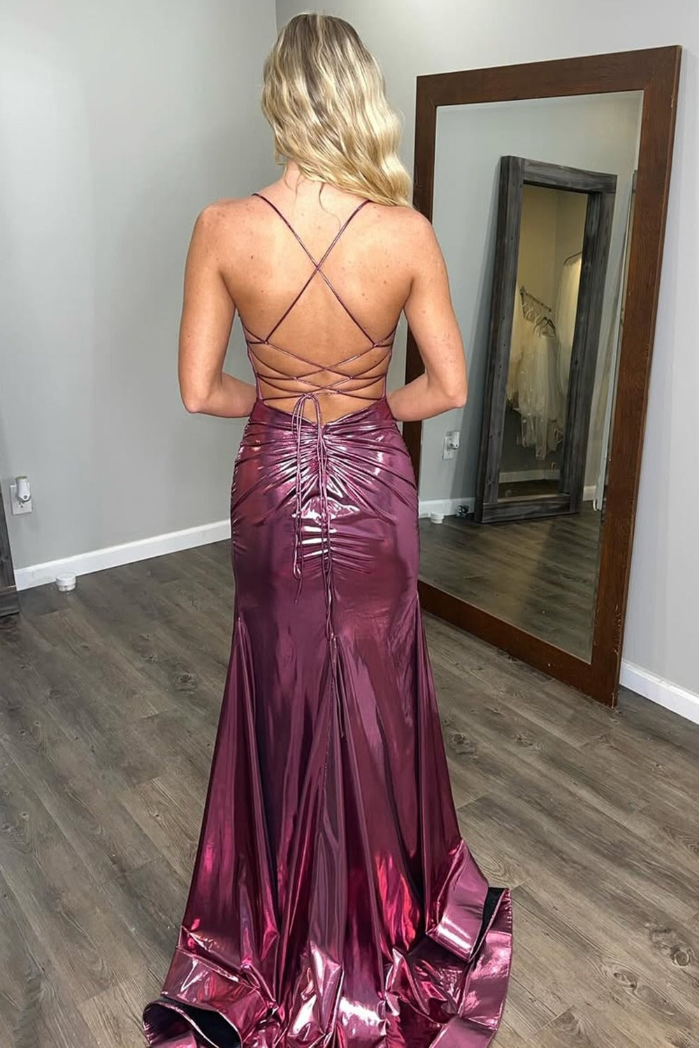 HE015-Metallic Satin Prom Dresses for Women Sexy V Neck Evening Gowns Long Spaghetti Straps Backless Party Dresses