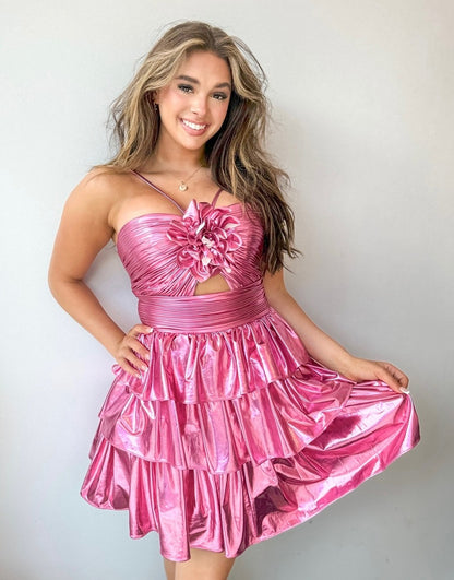 Vestidos de fiesta cortos con cuello halter y corte A con volantes HE395