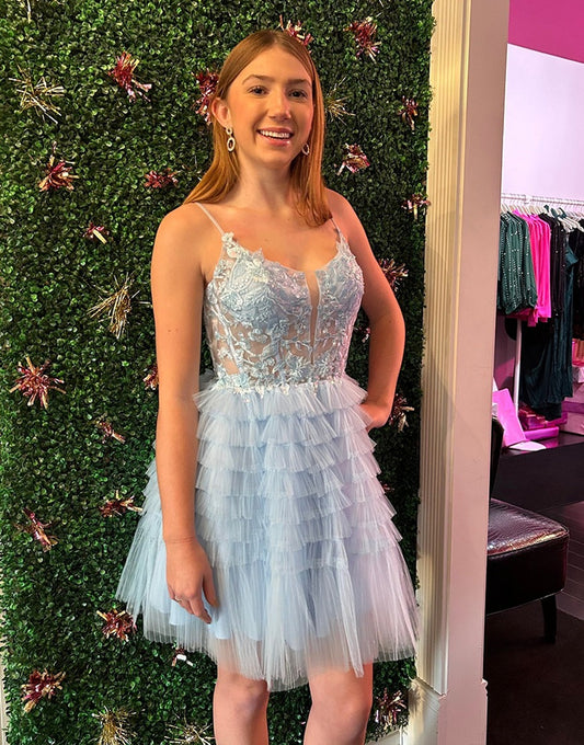 Vestidos de fiesta de tul con cuello en V y apliques de encaje hasta la rodilla HE580
