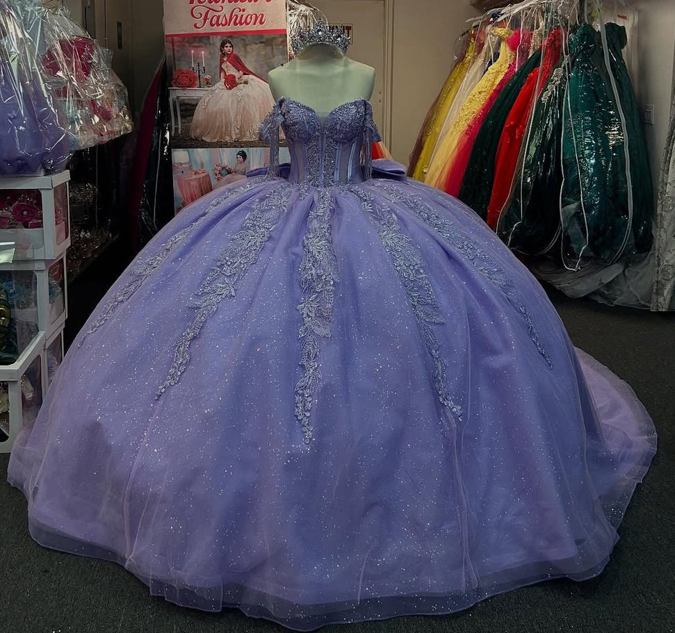 Off Shoulder Tulle Lace Appliqued Ball Gown Lilac Sweet 16 Quinceanera Dresses HE810