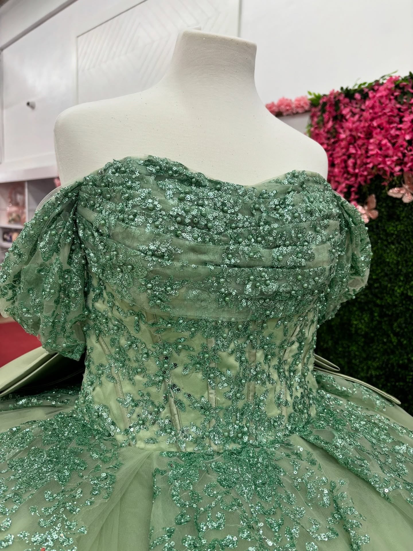 Ball Gown Princess Off Shoulder Quinceanera Dresses with Lace Appliqued HE948