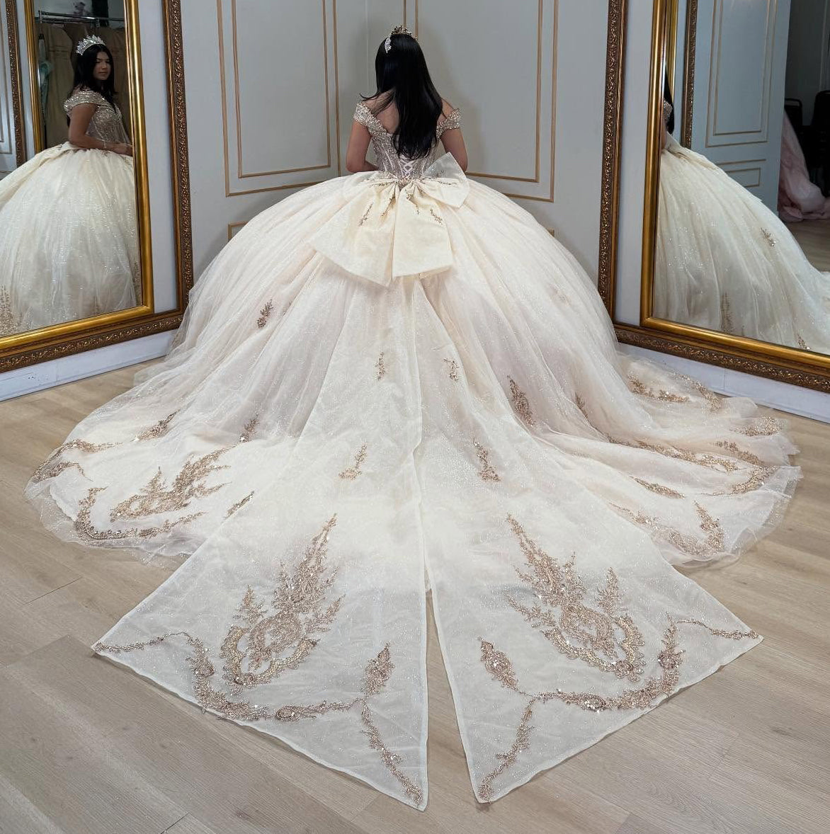 Ball Gown Off Shoulder Champagne Lace Appliqued Quinceanera Dresses with Bowknot HE879