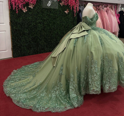 Ball Gown Princess Off Shoulder Quinceanera Dresses with Lace Appliqued HE948